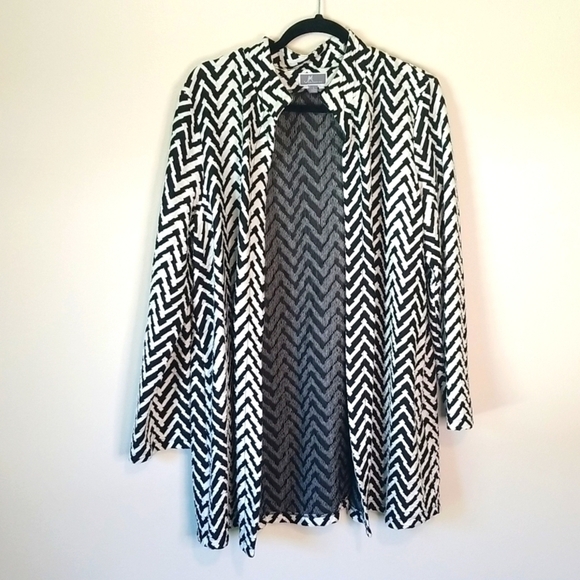 JM Collection chevron pattern white/black long open front coat size Large EUC - Picture 1 of 4